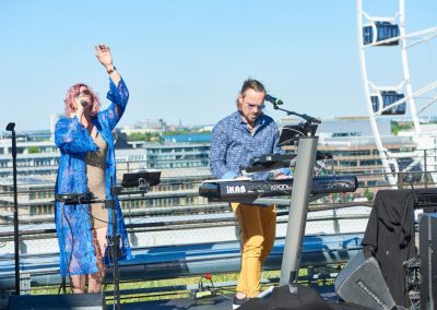 Euer Firmenevent steht an? Ihr wollt eine Musikband, die eure Kunden, Mitarbeiter und Gäste lieben werden, oder? Ihr wollt einzigartige Livemusik als Event-Highlight mit super Soundqualität? Ihr wünscht euch einzigartige Livemusiker die chillige Töne drauf haben und Musik zum tanzen spielen?